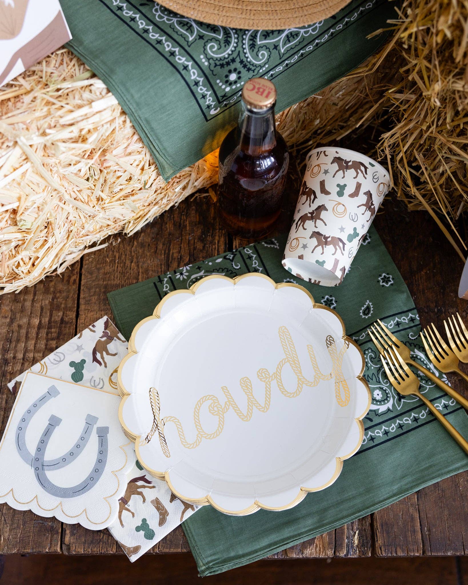 Howdy Horseshoe Cocktail Napkins – 18-Pack Western Party Napkins with Gold Foil Accents