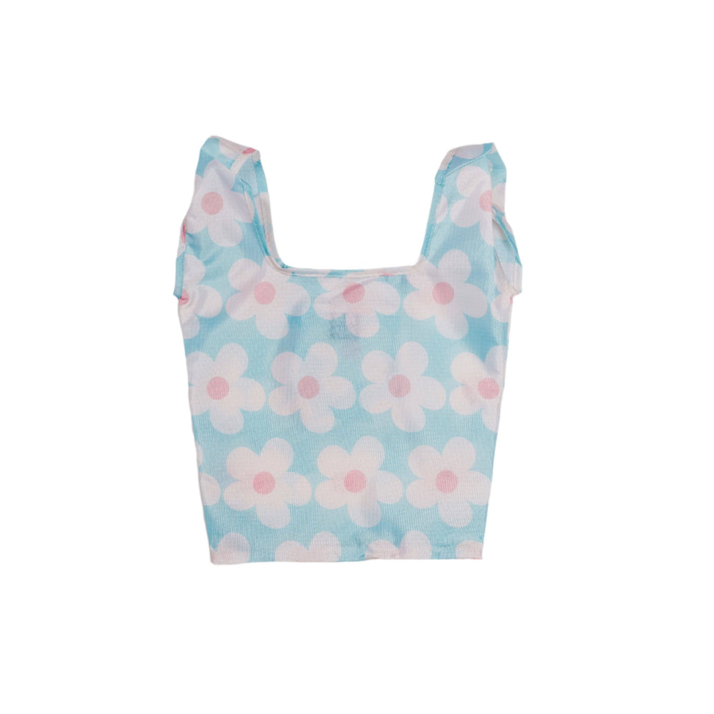 Compact tote bag with a pattern of white daisies on a light blue background.