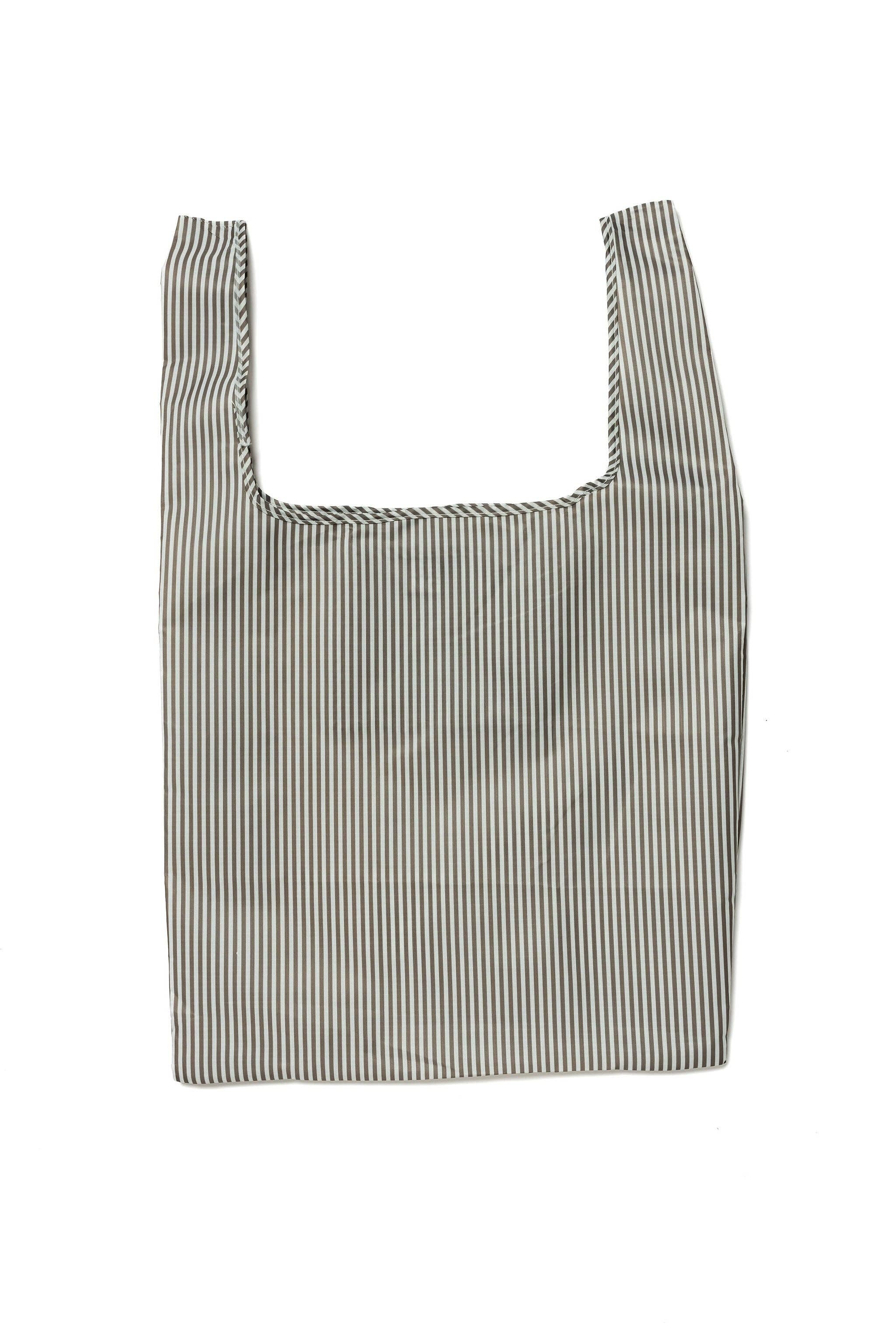 Vickie Daily Shopper unfolded and open.