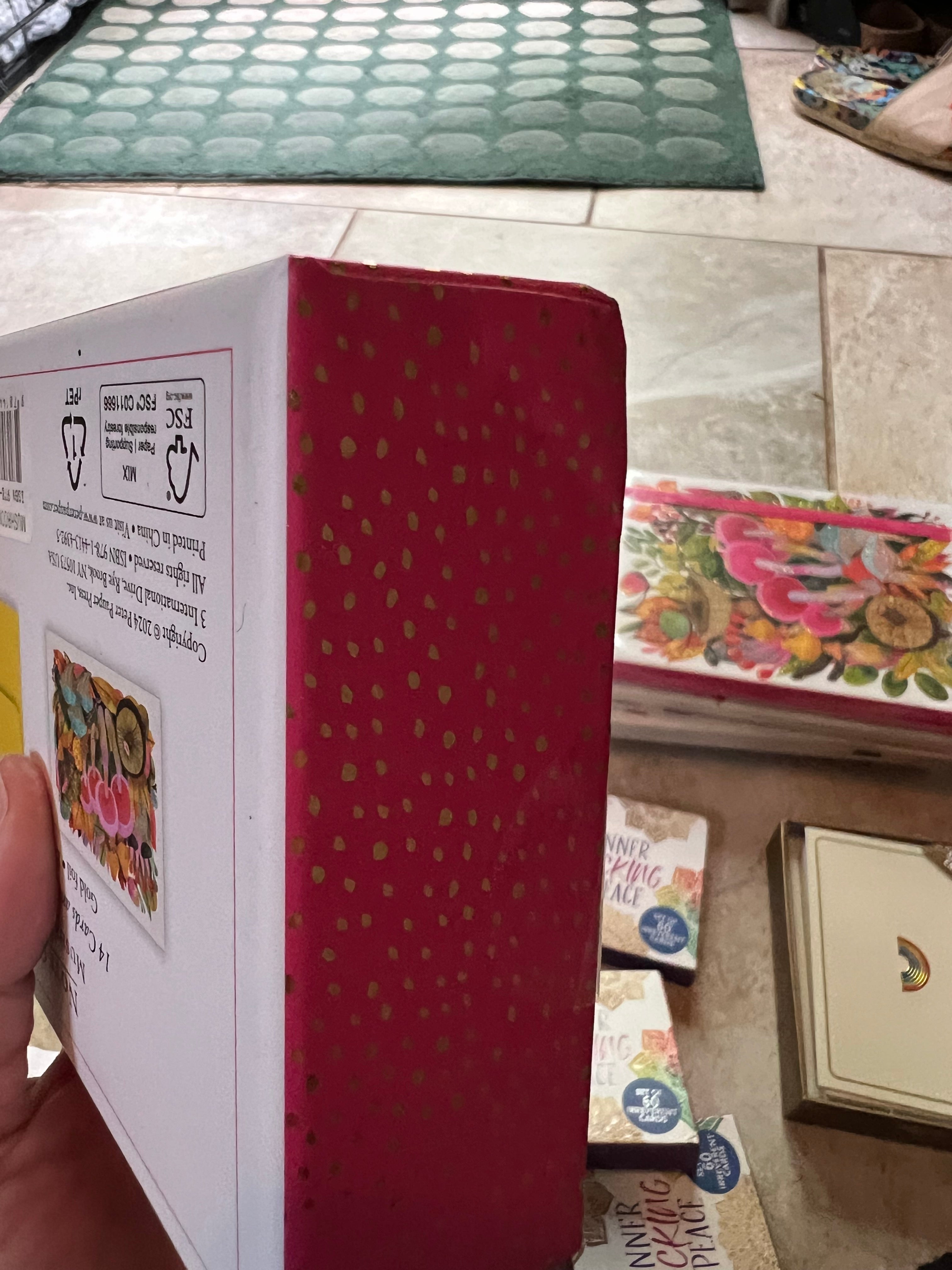 This image show minor damage to the exterior of the box