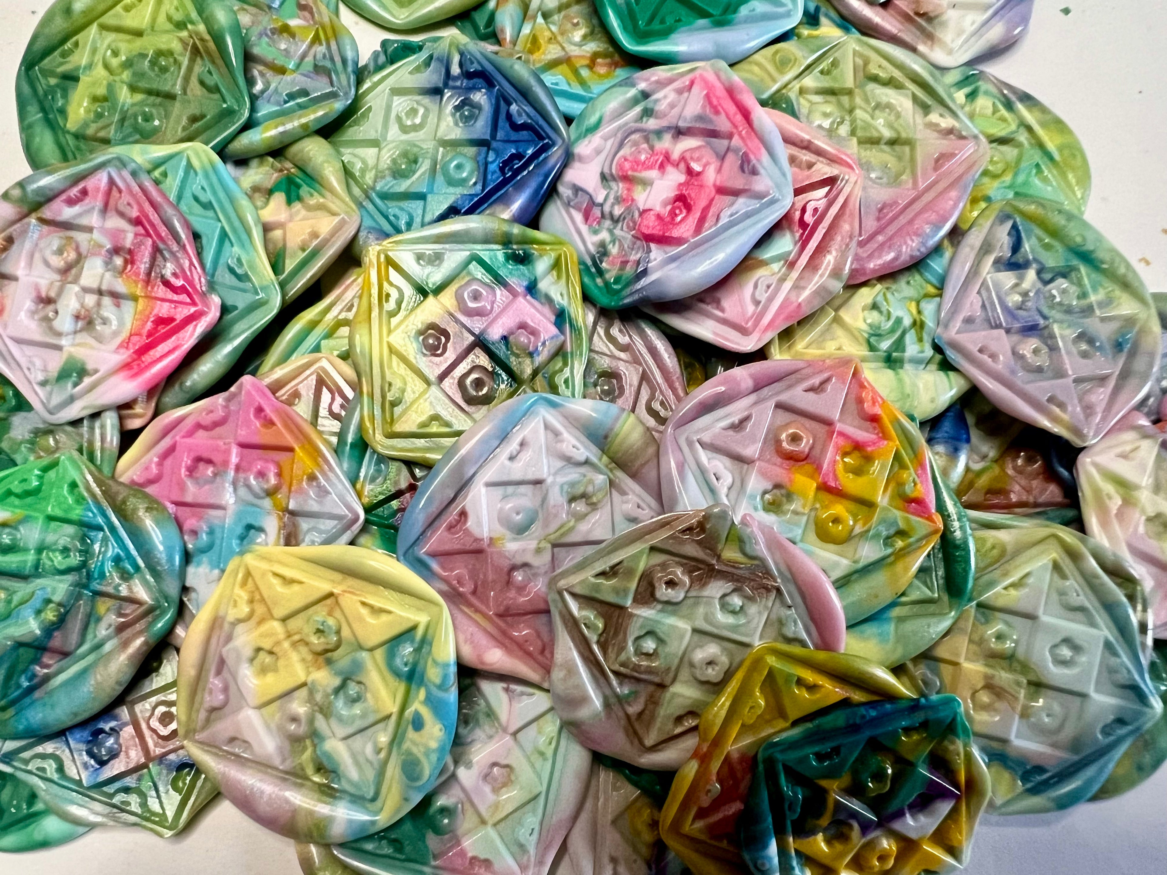 Quilted wax seal in rainbow hues, perfect for weddings, notes, and gift wrapping.