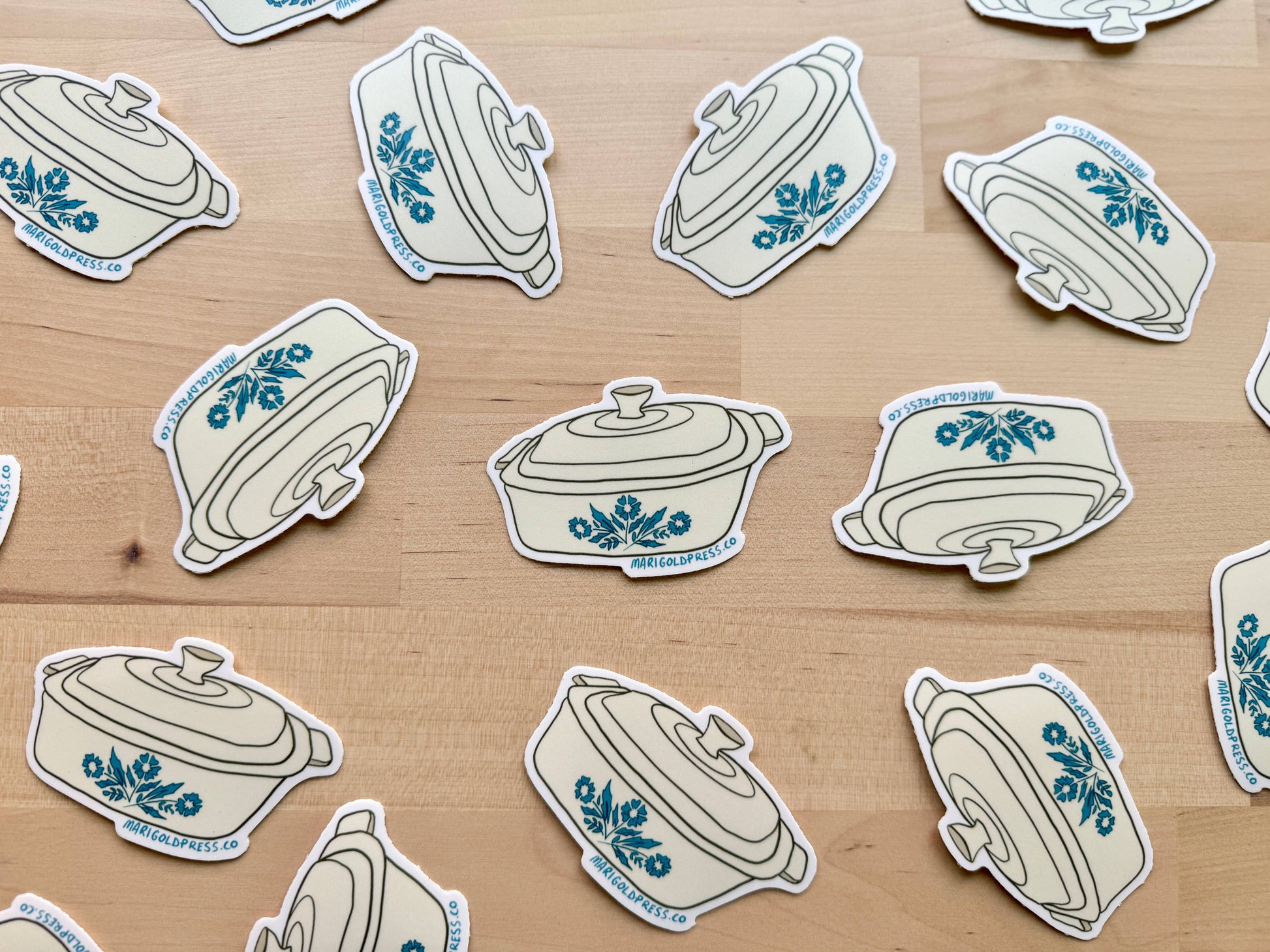 Close up of the Vintage Corningware/Pyrex casserole vinyl sticker