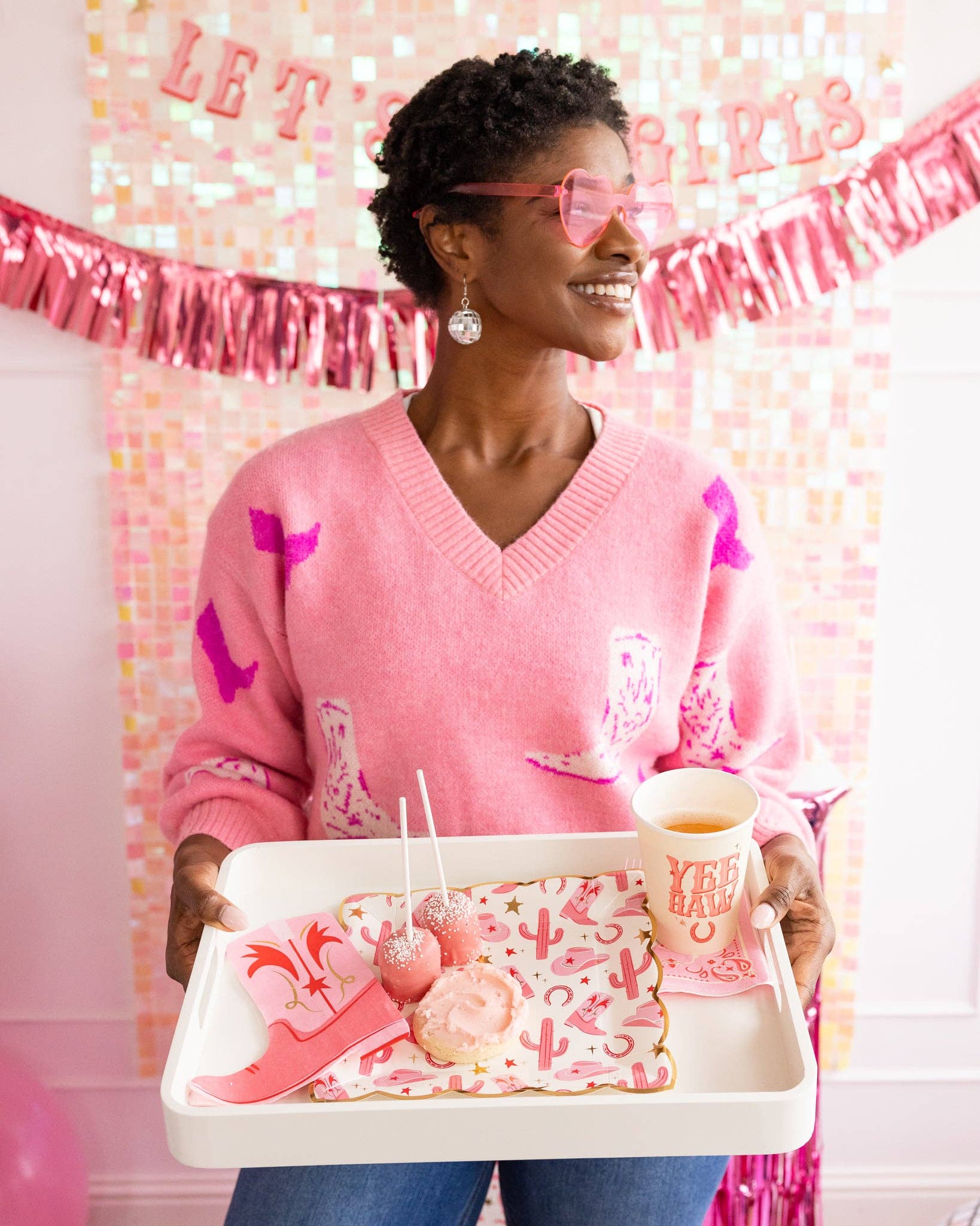 Bring your party to life with these Pink boot-shaped dinner napkins with gold foil accents