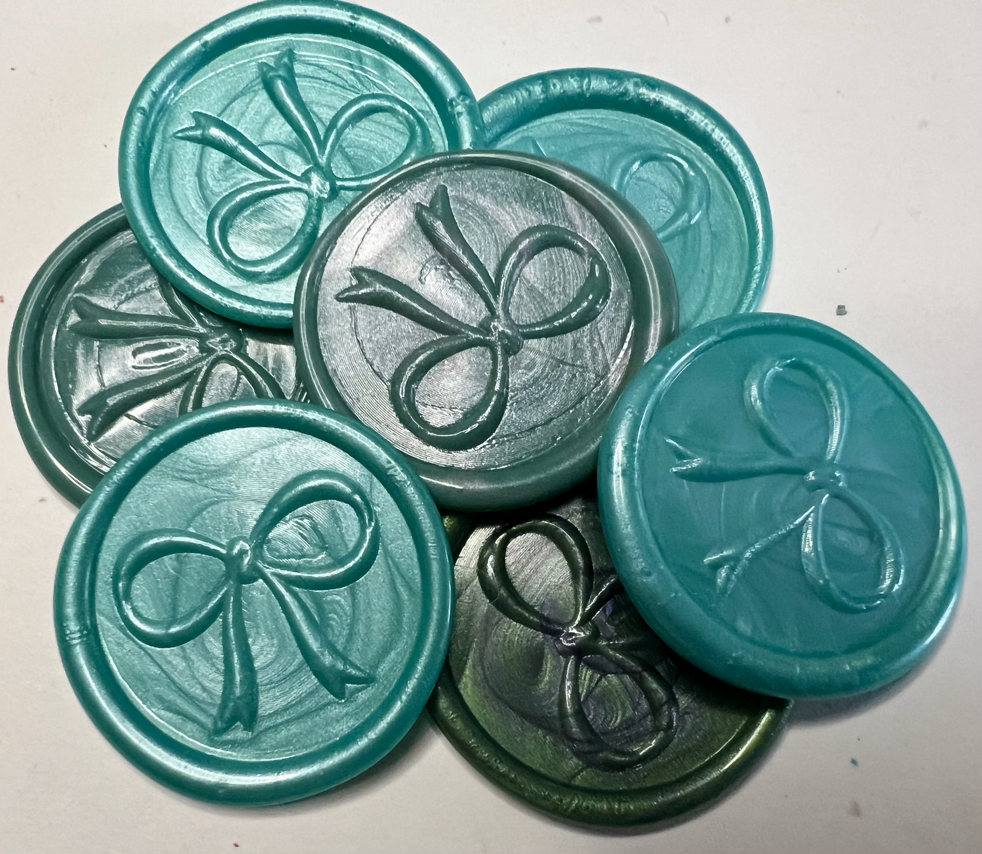 Elegant green bow wax seal tags for gift wrapping, offering sophistication and charm for every occasion.